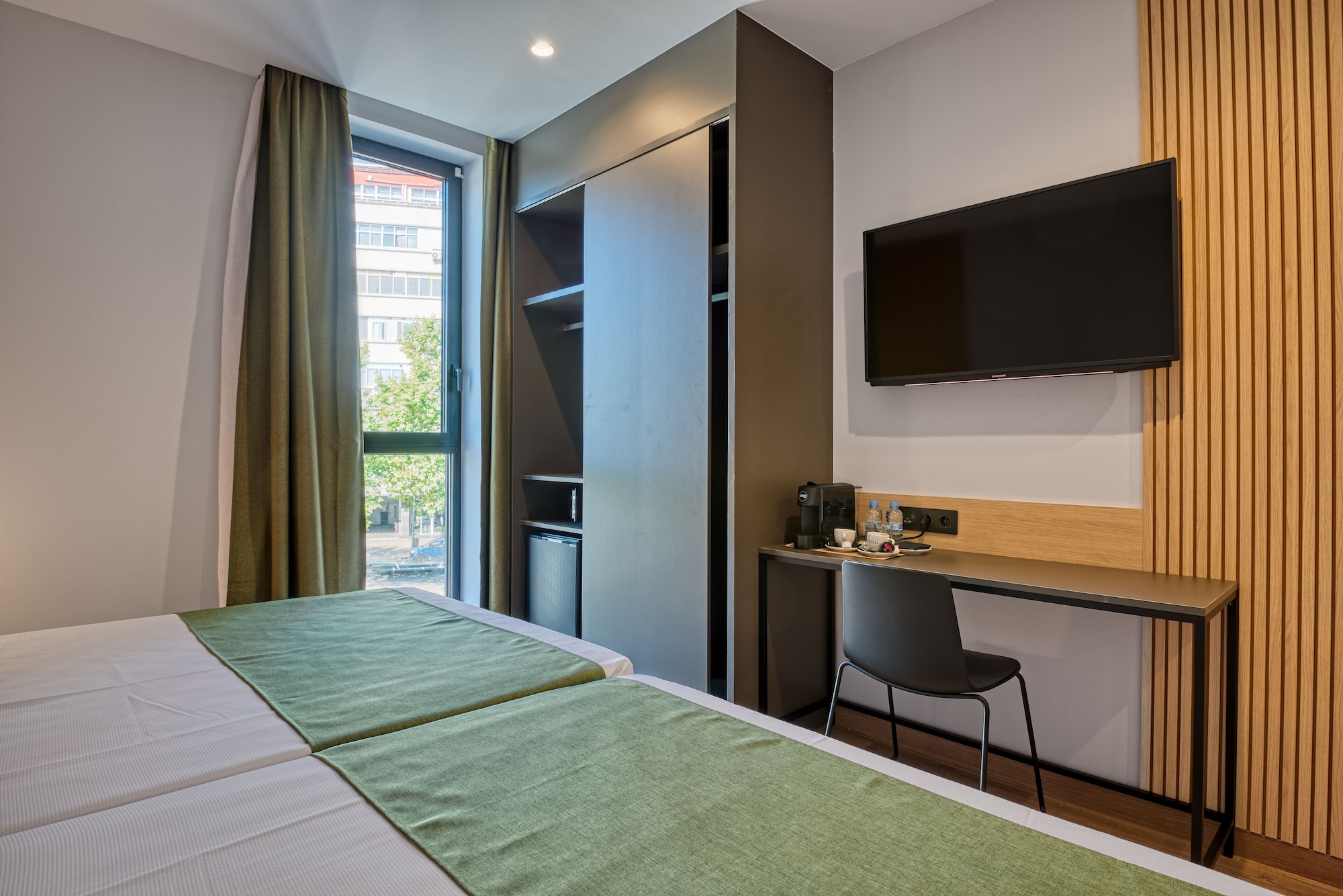 FAMILY, DOUBLE BED