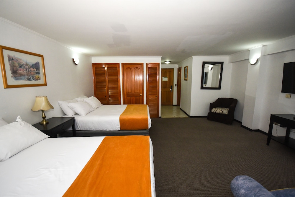 ROOM, TWIN BEDS