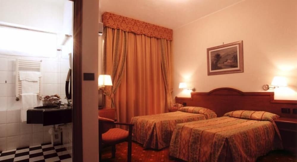 Hotel Cinzia 35/50