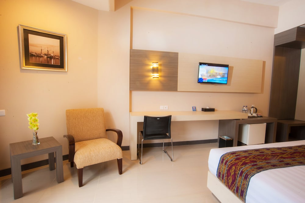 Lombok Raya Hotel 42/57
