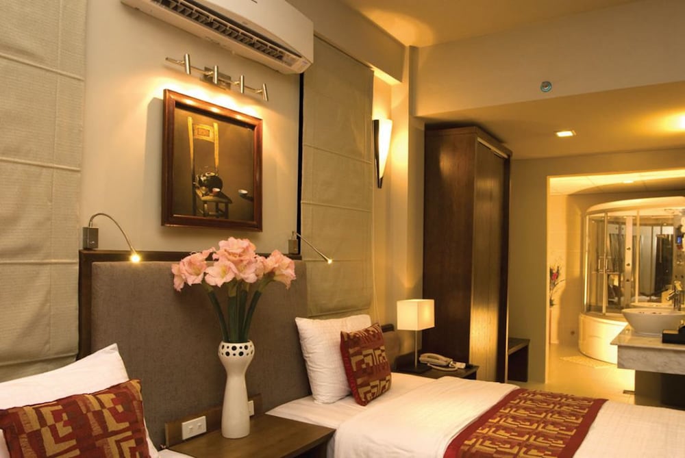 Asia Hotel 13/46