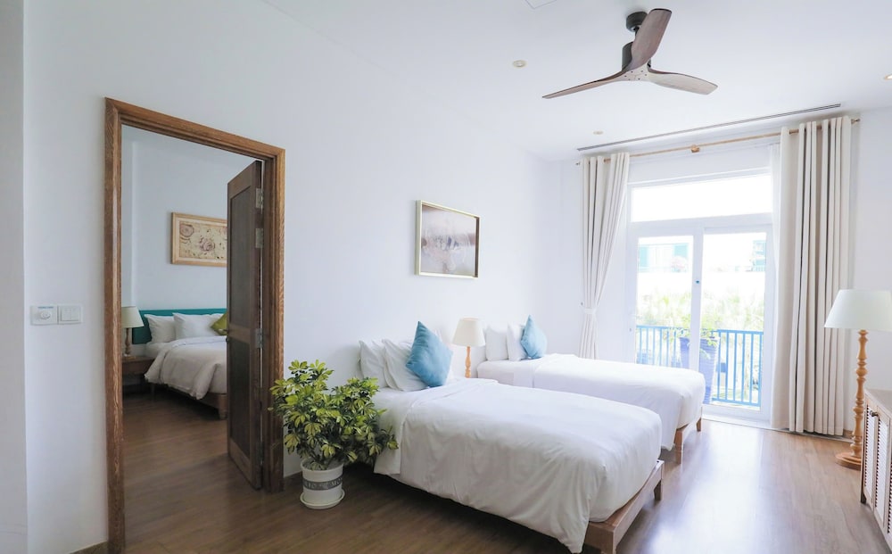 Suite, King and Twin Beds, Pool or City View, Balcony، Risemount Premier Resort Danang 4/9