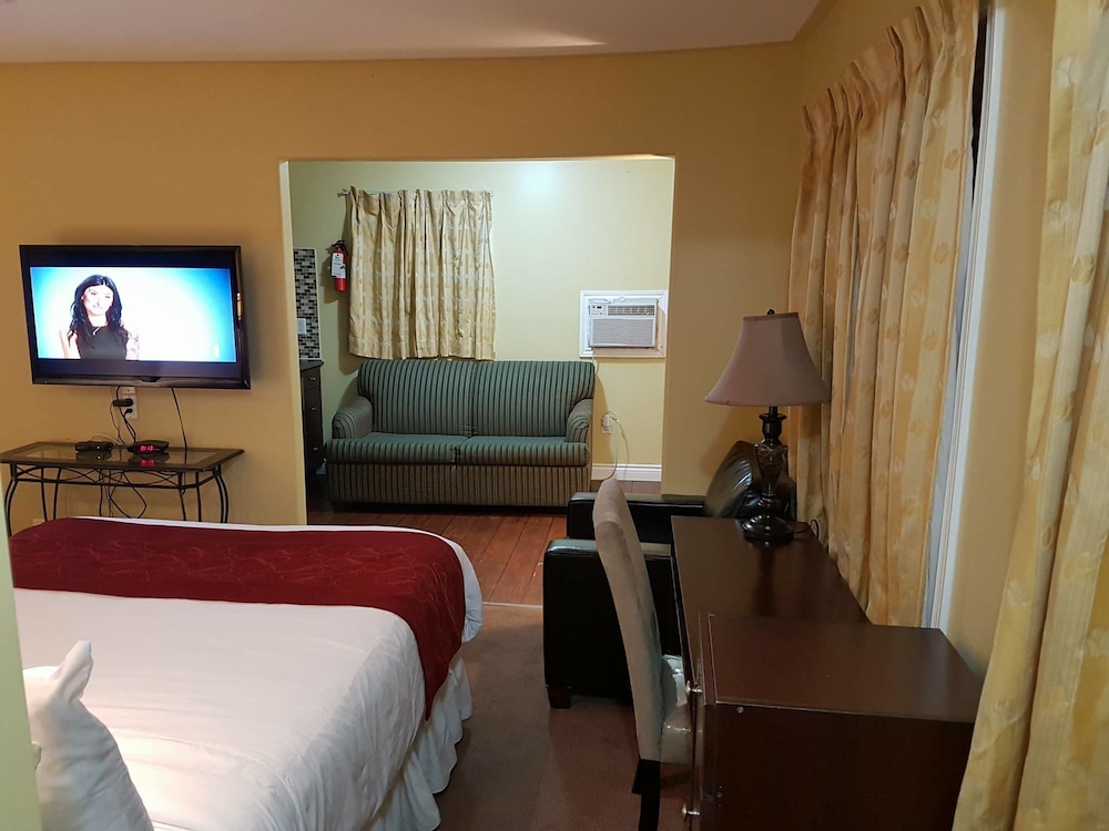 Bayside Inn & Waterfront Suites 22/40