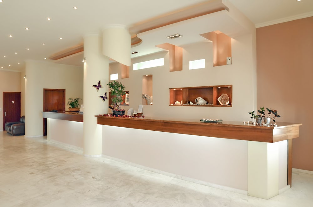 Belussi Beach Hotel & Suites 7/50