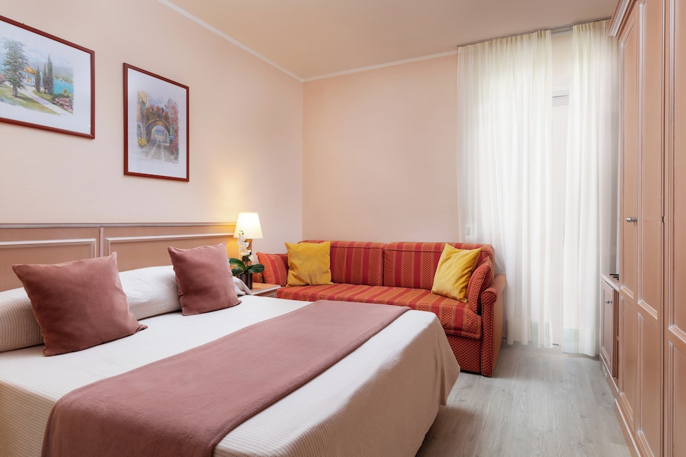 SUPERIOR, DOUBLE OR TWIN BED