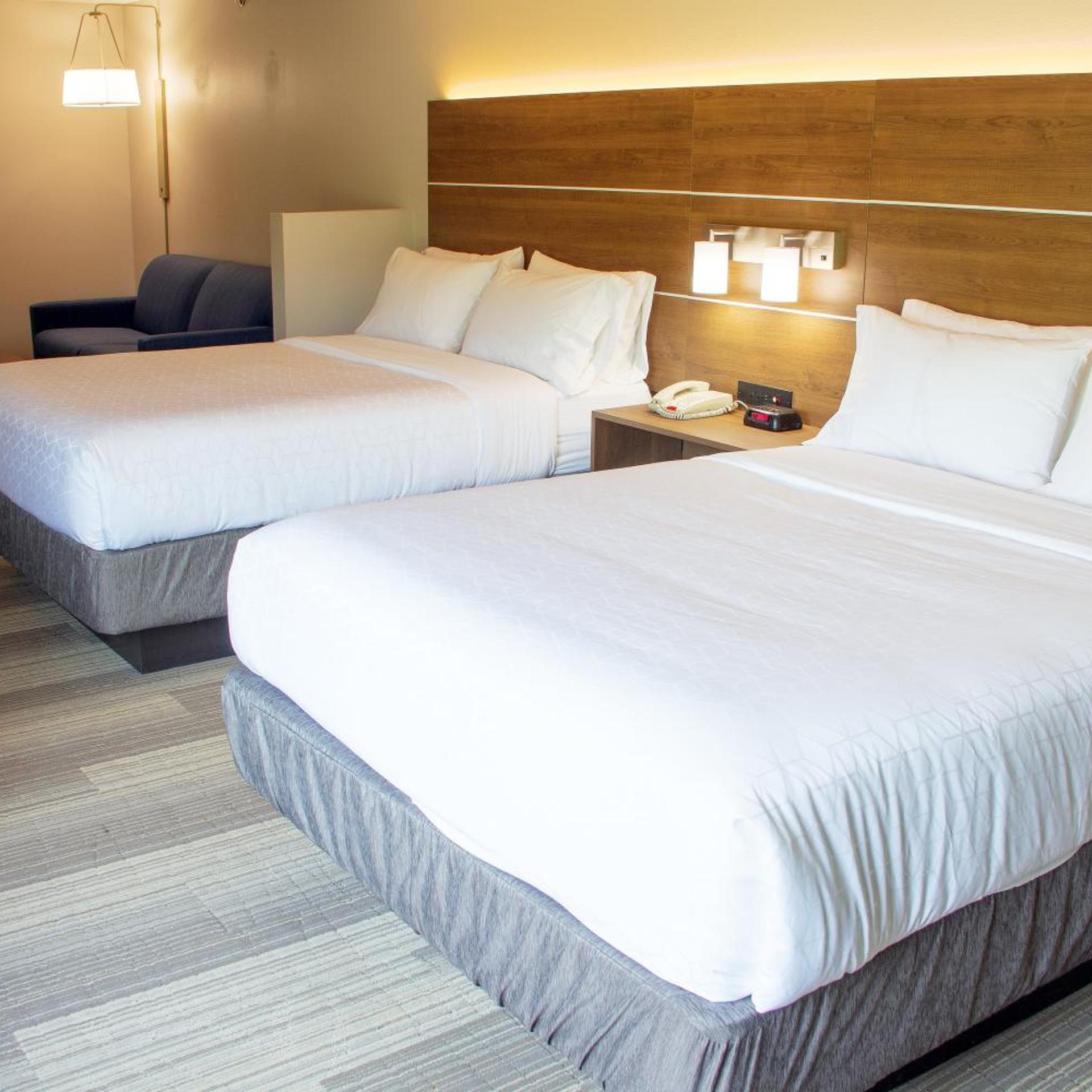 Suite, Queen Bed, Sofa