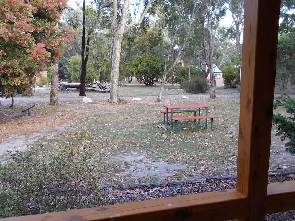 GRAMPIANS VIEW COTTAGES AND UNITS 62/64