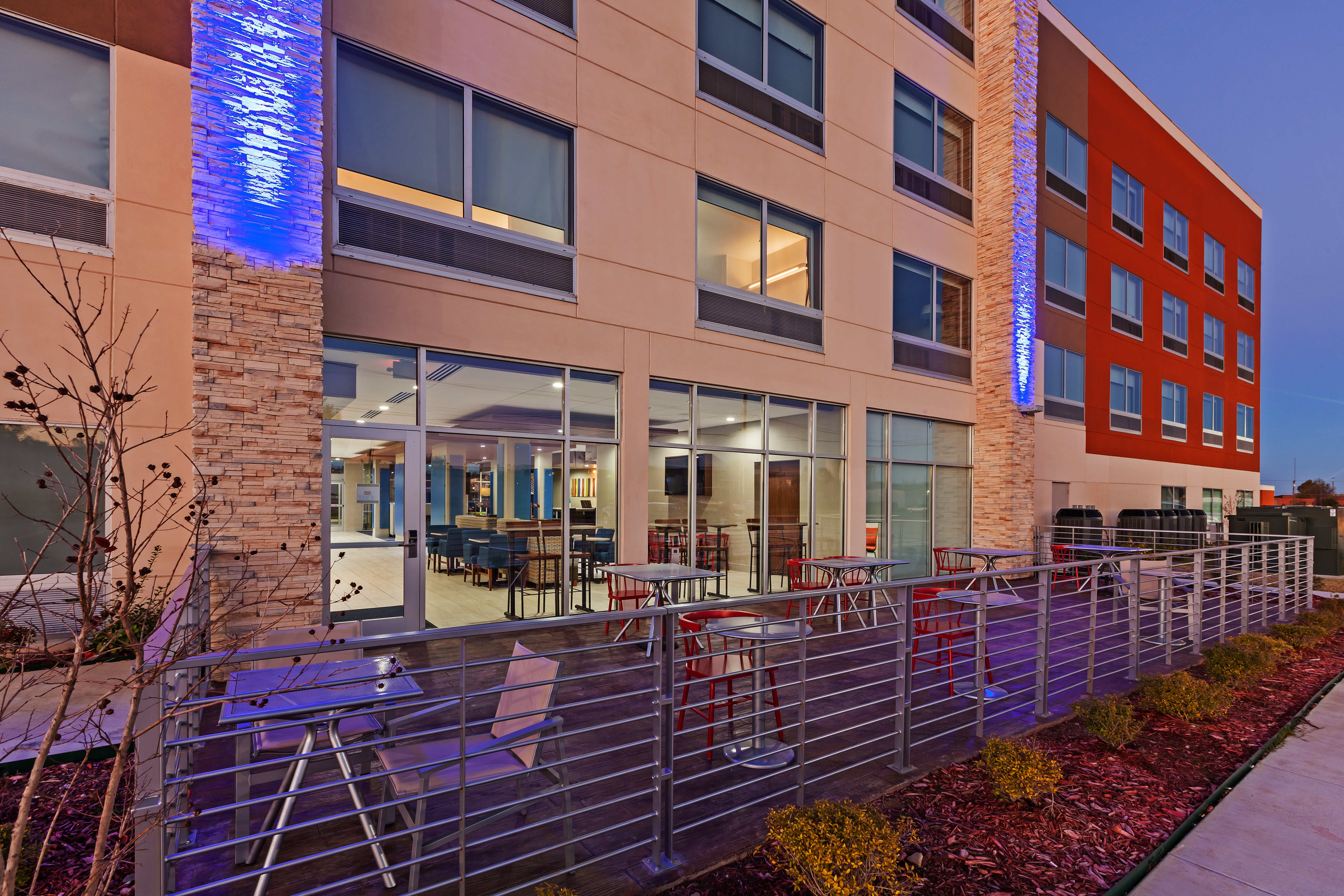 Holiday Inn Express Suites Tulsa West Sand Springs 50/52