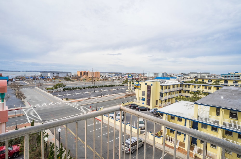 Grand Hotel Ocean City Oceanfront 49/63