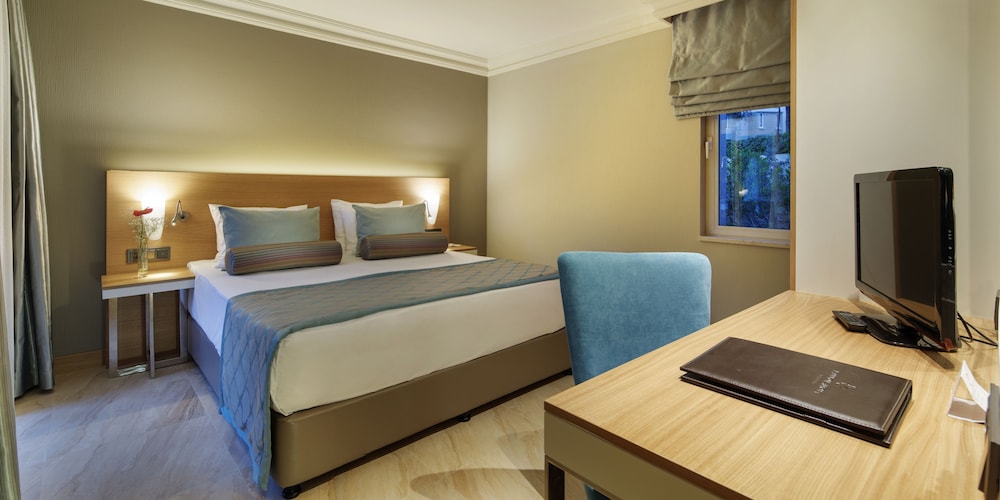 Select, Villa, Double Bed, 2 Sofa