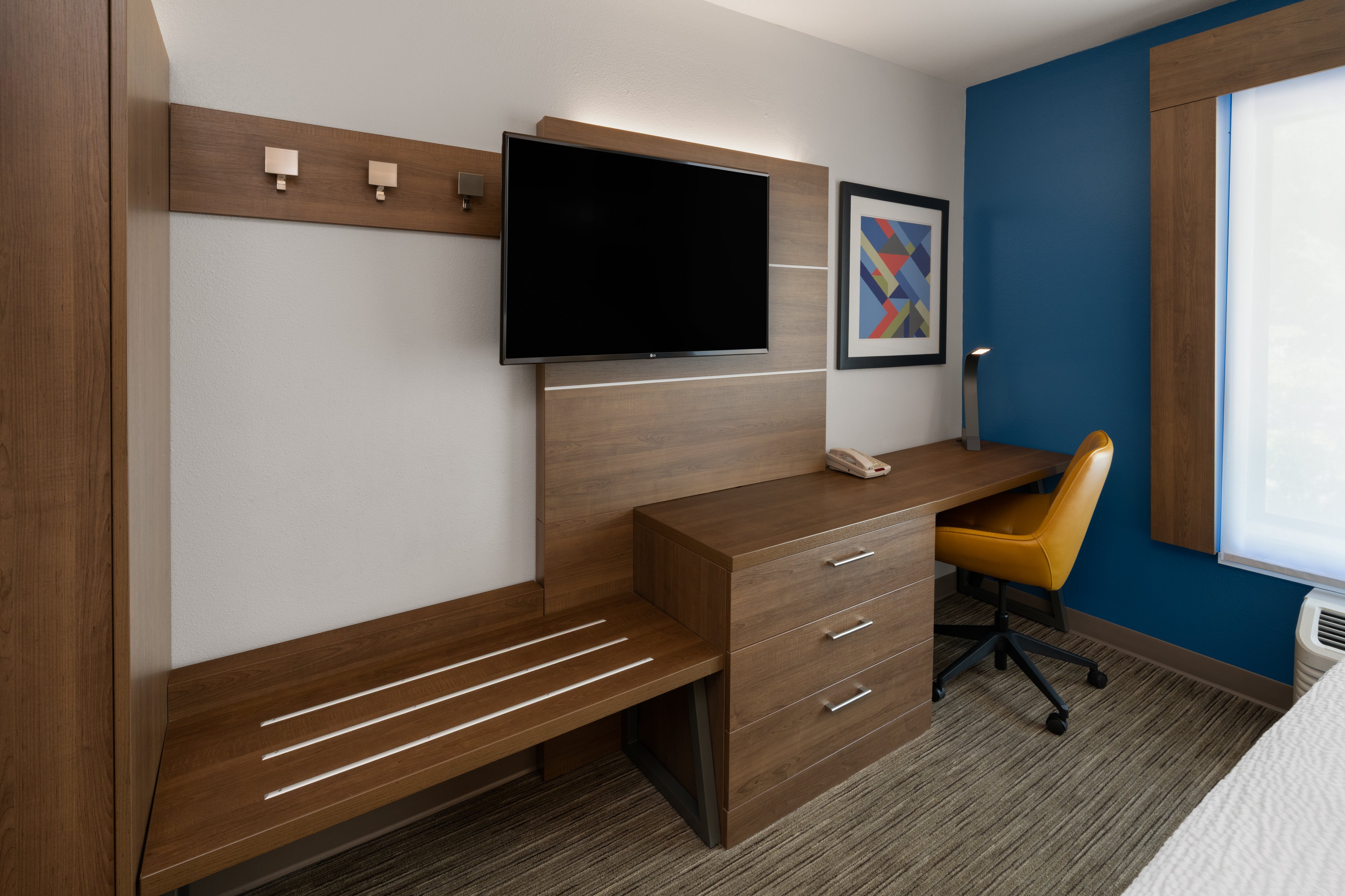 Holiday Inn Express Glenwood Springs Aspen Area, an IHG Hotel 60/73
