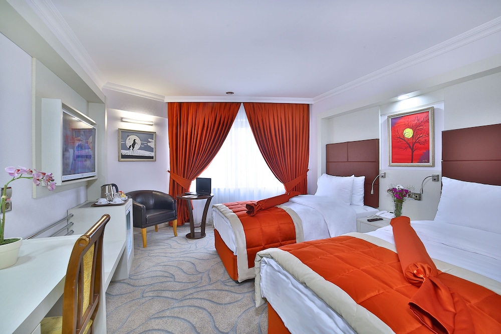 Marathon Hotel 7/39