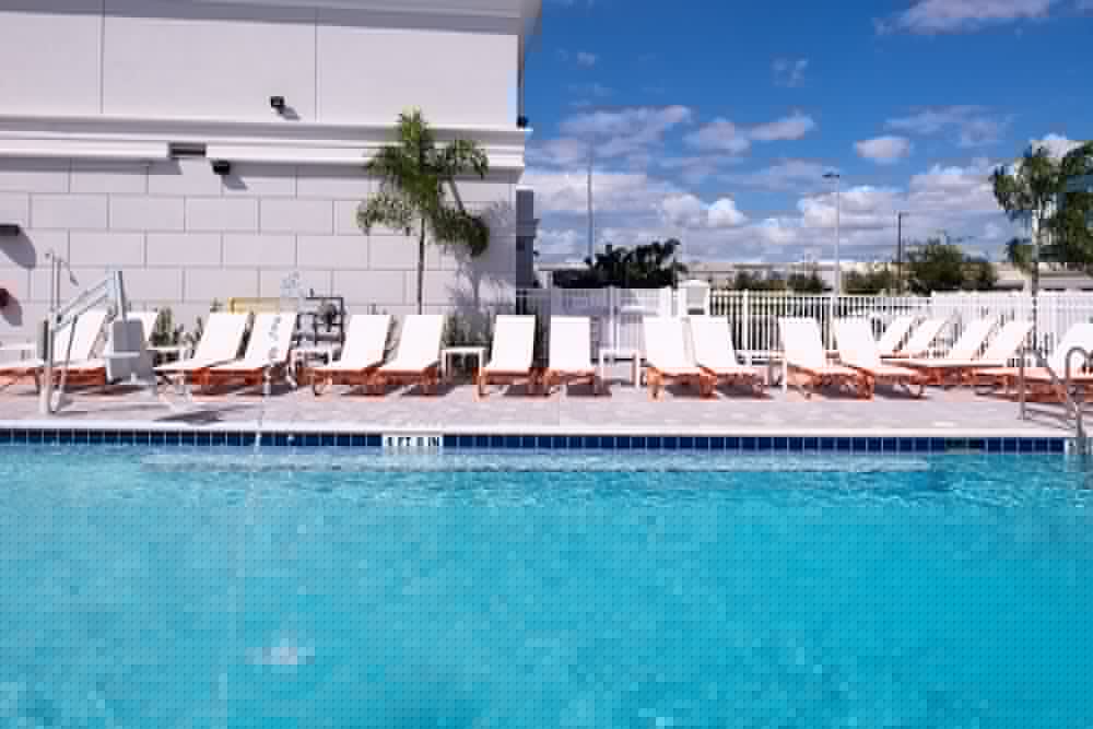Holiday Inn & Suites Orlando I-Drive - Theme Parks 7/77