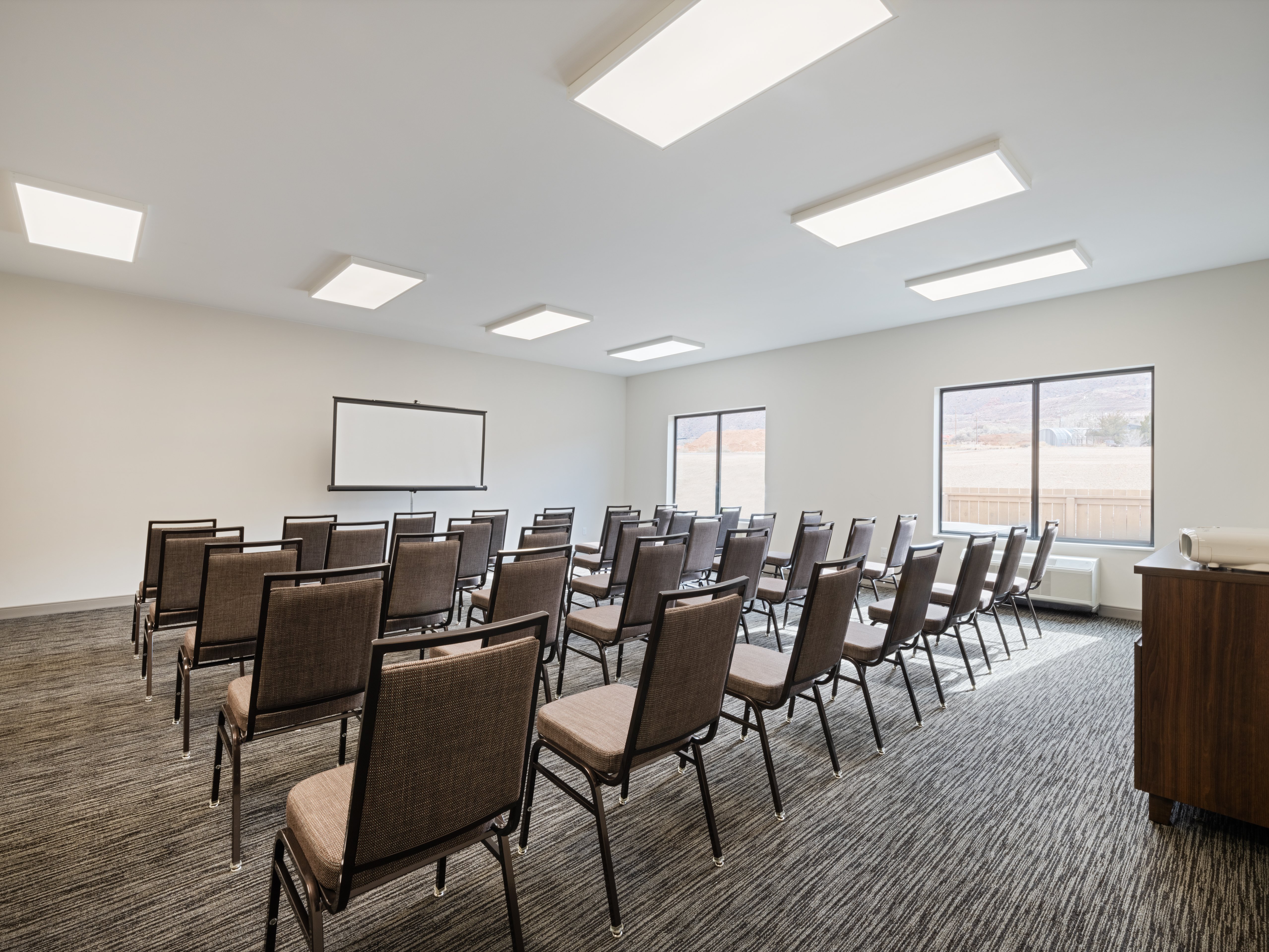 Country Inn & Suites by Radisson, near Arches National Park, Moab, UT 27/39