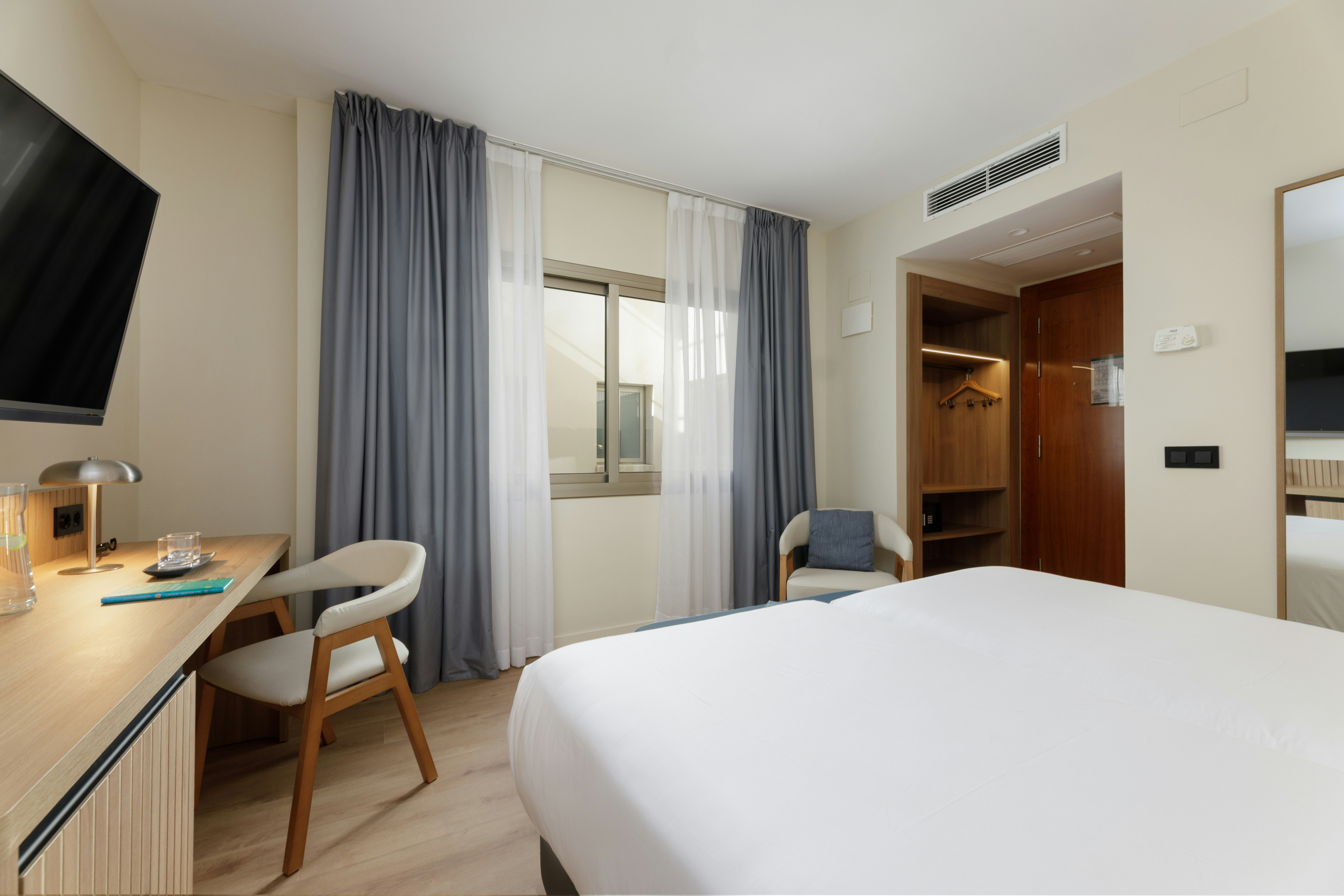 CLASSIC, TWIN BEDS