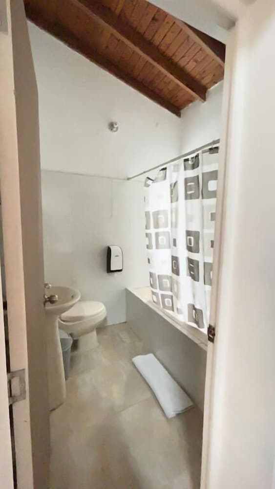 Hostal Lleras Calle 8 33/49