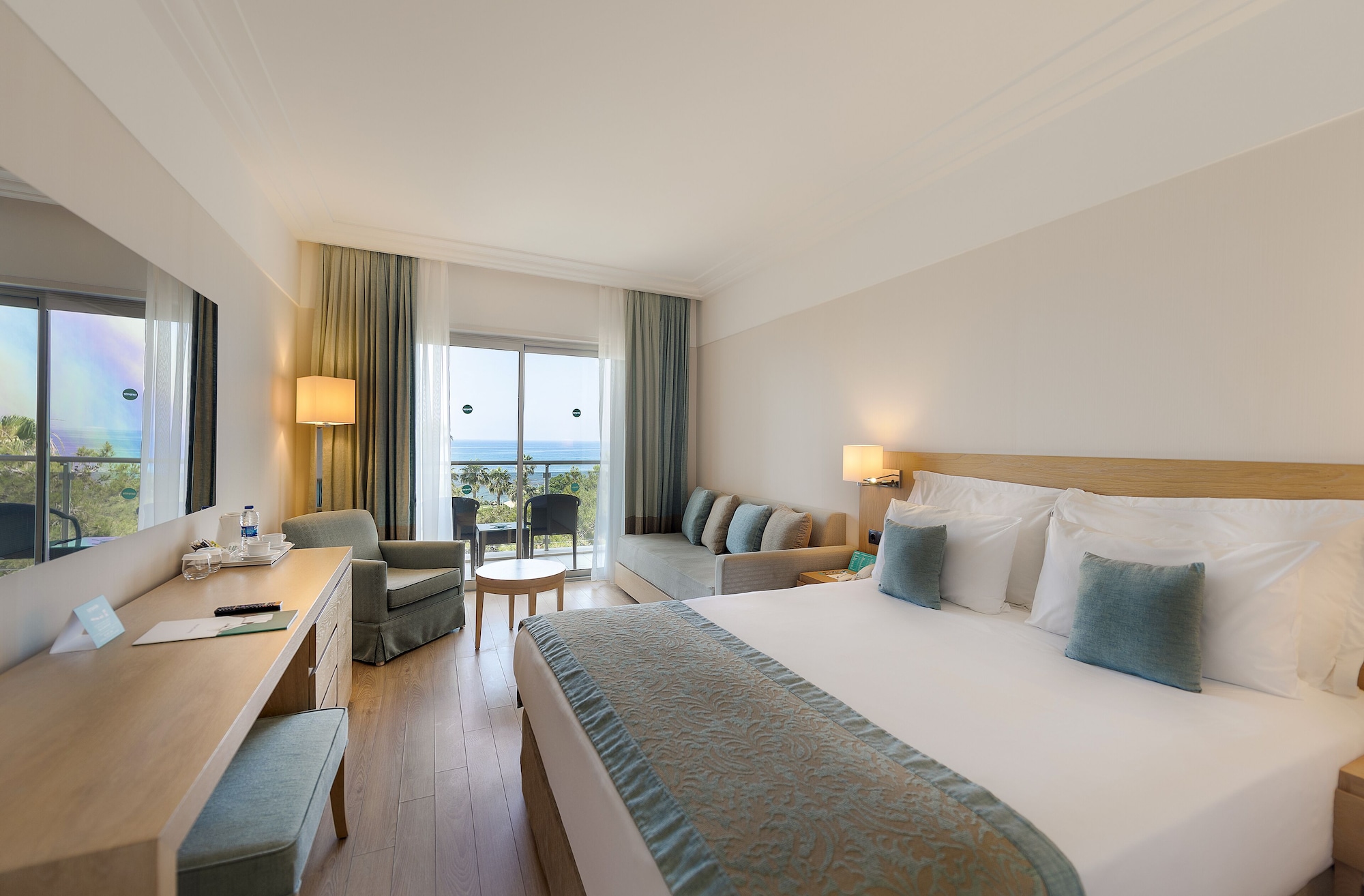 Deluxe, Sea View
