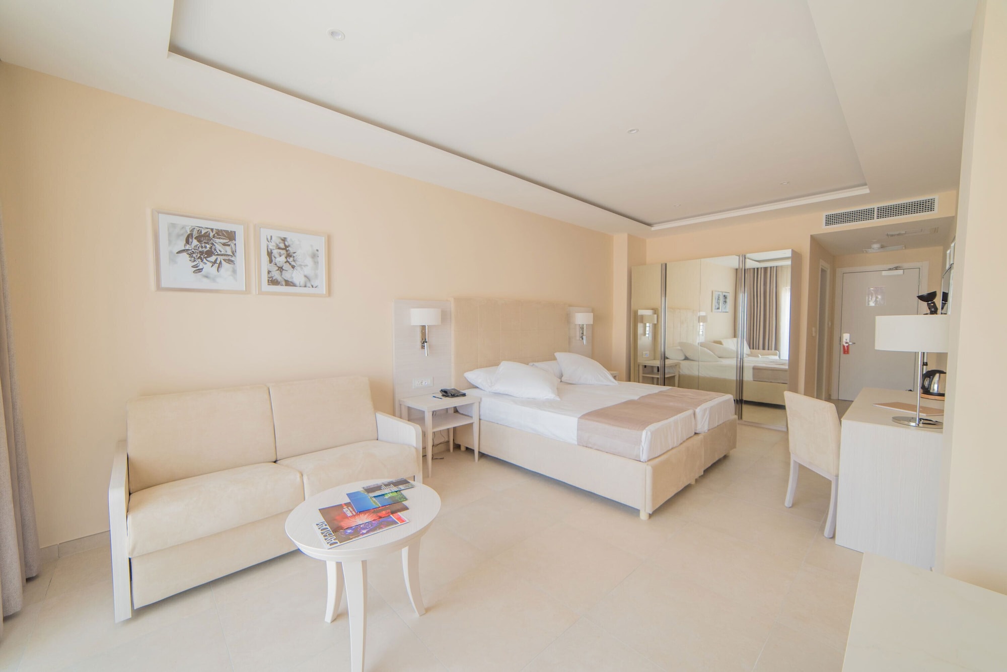 Junior Suite, Deluxe, Double Bed, Garden View, Sofa