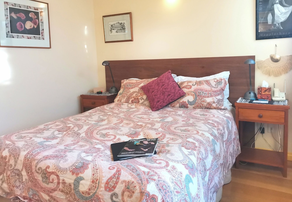 Studio, Queen Bed, Courtyard Area