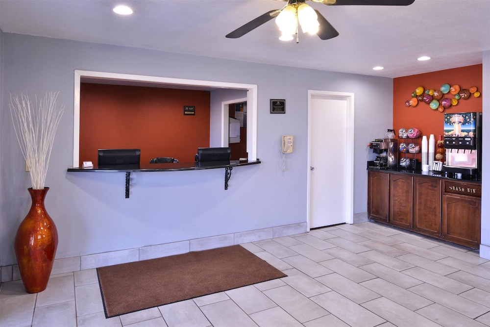 Americas Best Value Inn Batesville 7/33