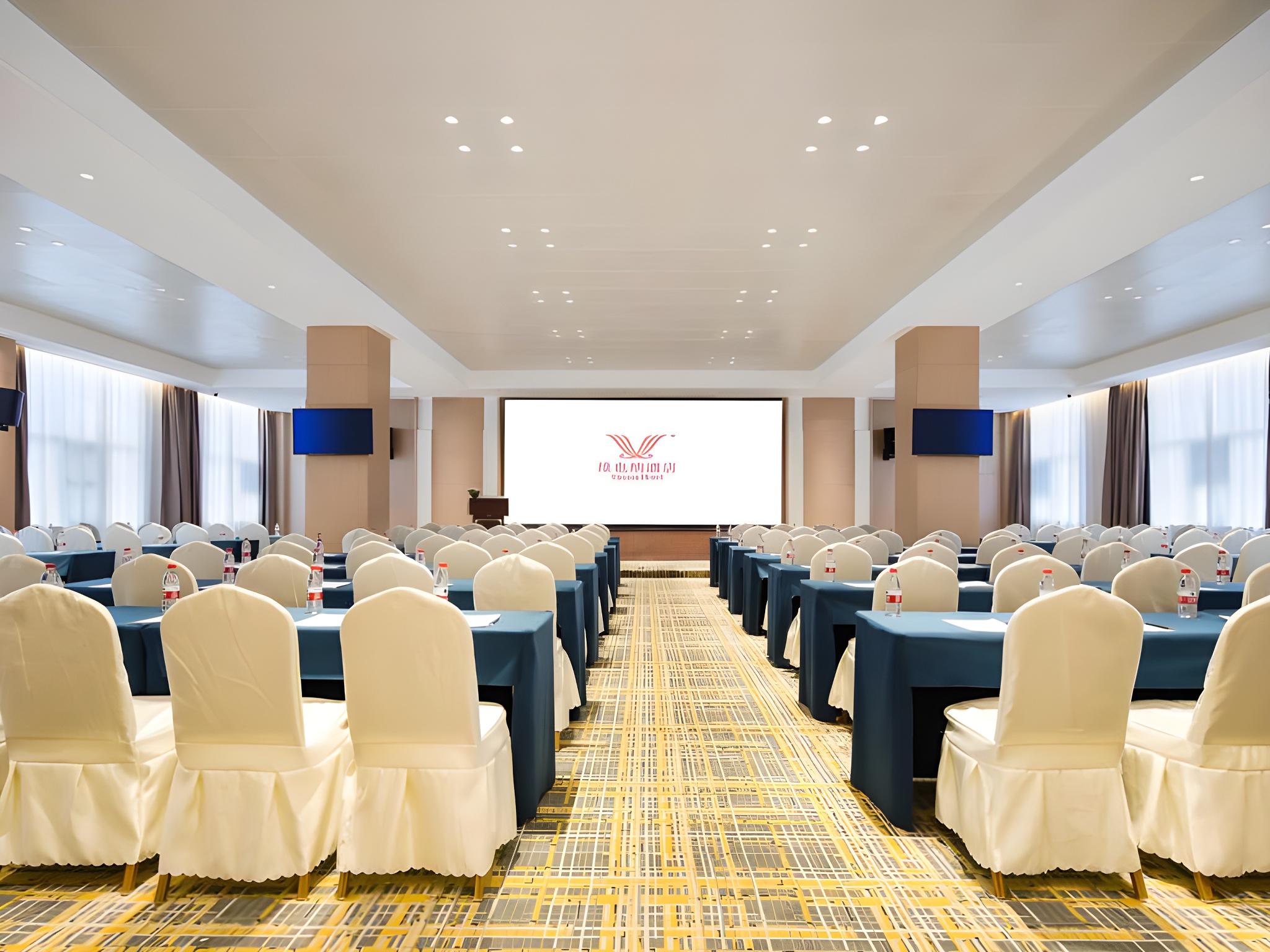 Vienna International Hotel (Luyi Passenger West Station) 28/33