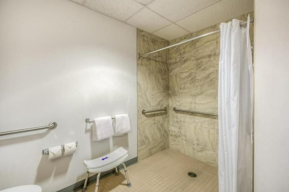 Super 8 by Wyndham Estevan 47/47