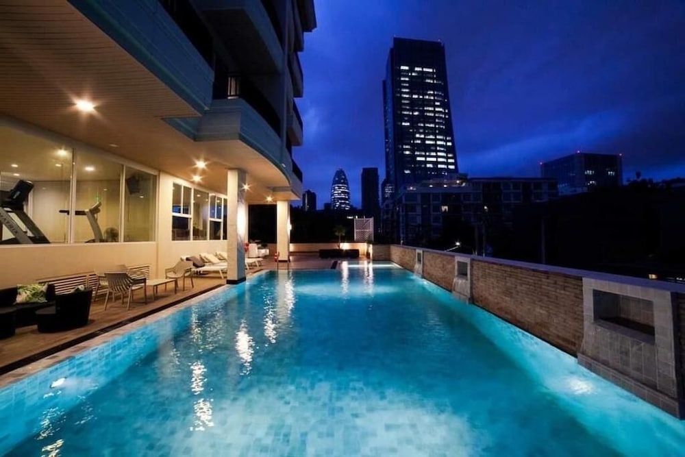 Bangkok Patio 3/51