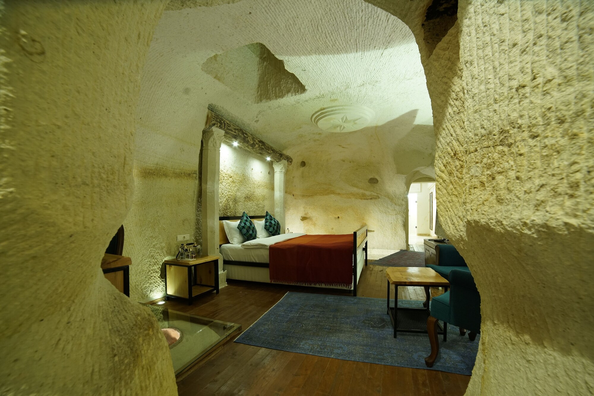 EXECUTIVE, SUITE