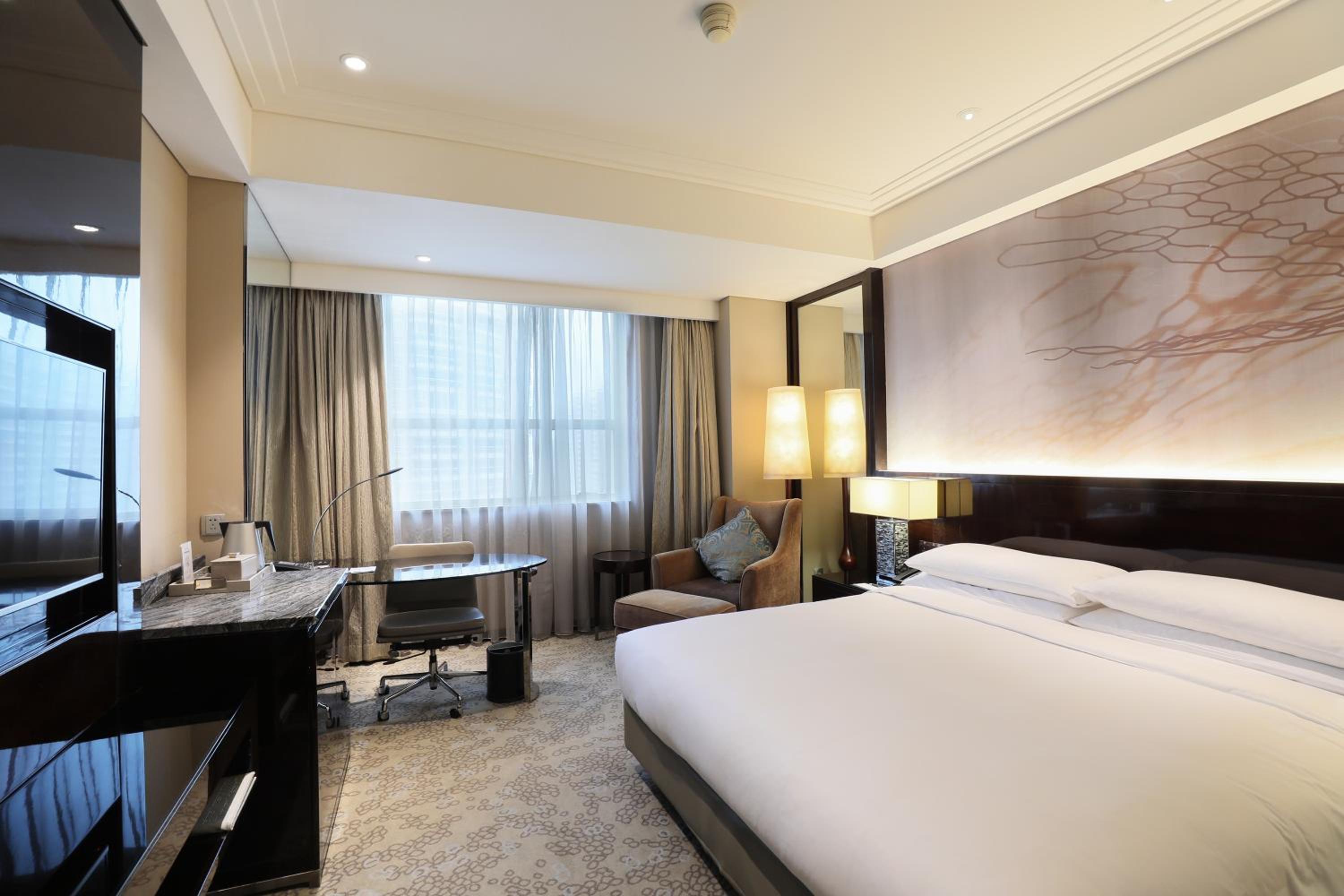 Guest Room, Deluxe, King Bed