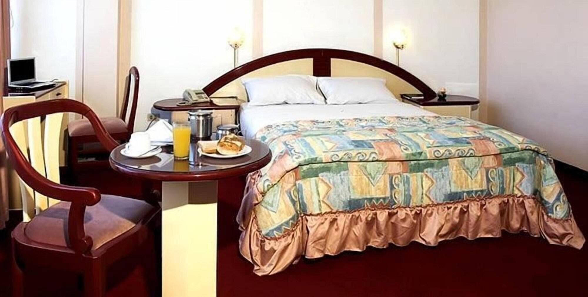 غرفة قياسية رباعية، Americana Hotel 3/3