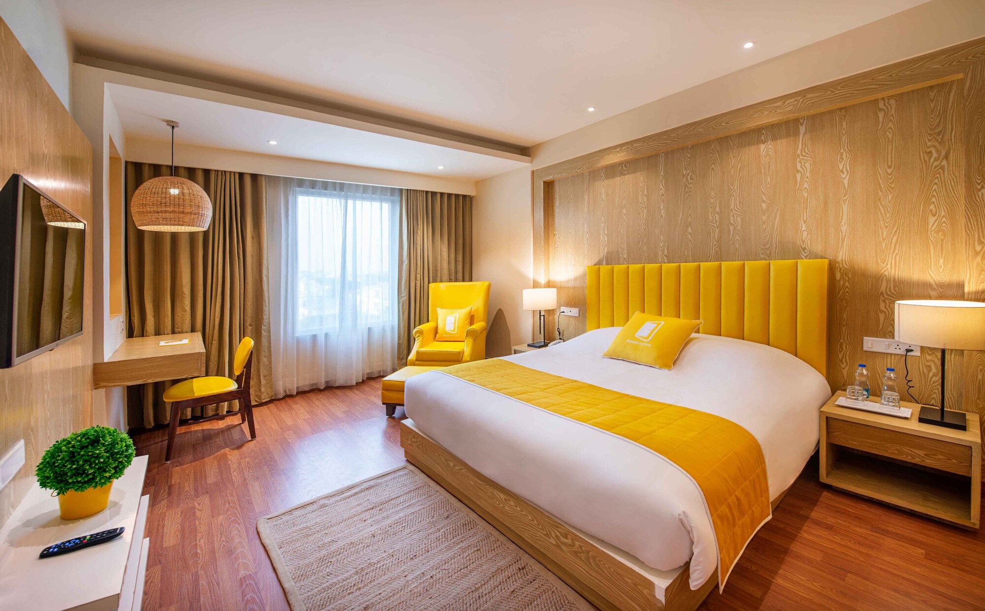 SIGNATURE, SUITE