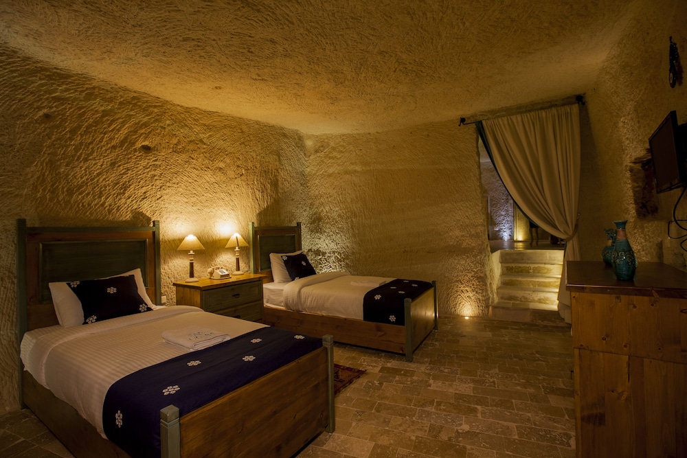 Azure Cave Suites 5/50