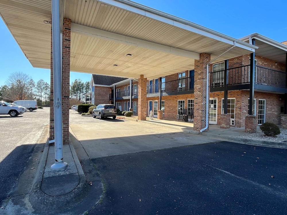 Motel6 Bracey, VA - I-85 27/32