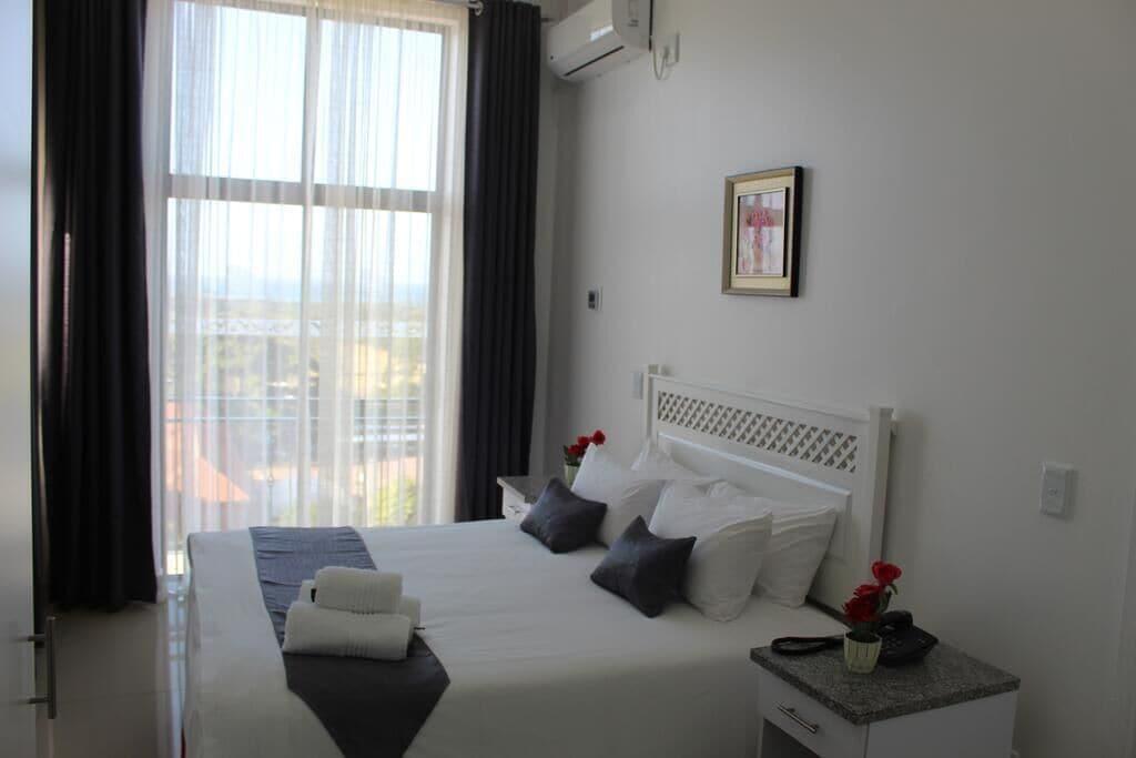 Royal Ushaka Hotel - Morningside 3/20