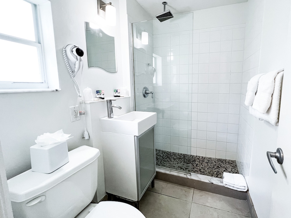 Royal Palms Resort And Spa A North Beach Village Resort Hotel 77/80