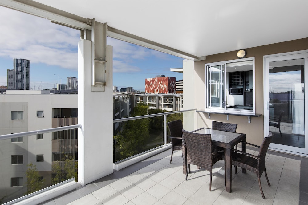 Oaks Brisbane Mews Suites 16/27