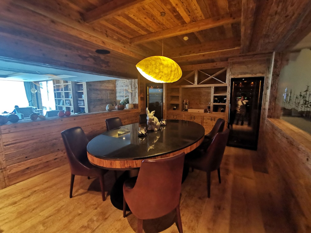 Hotel de Rougemont and Spa 44/50