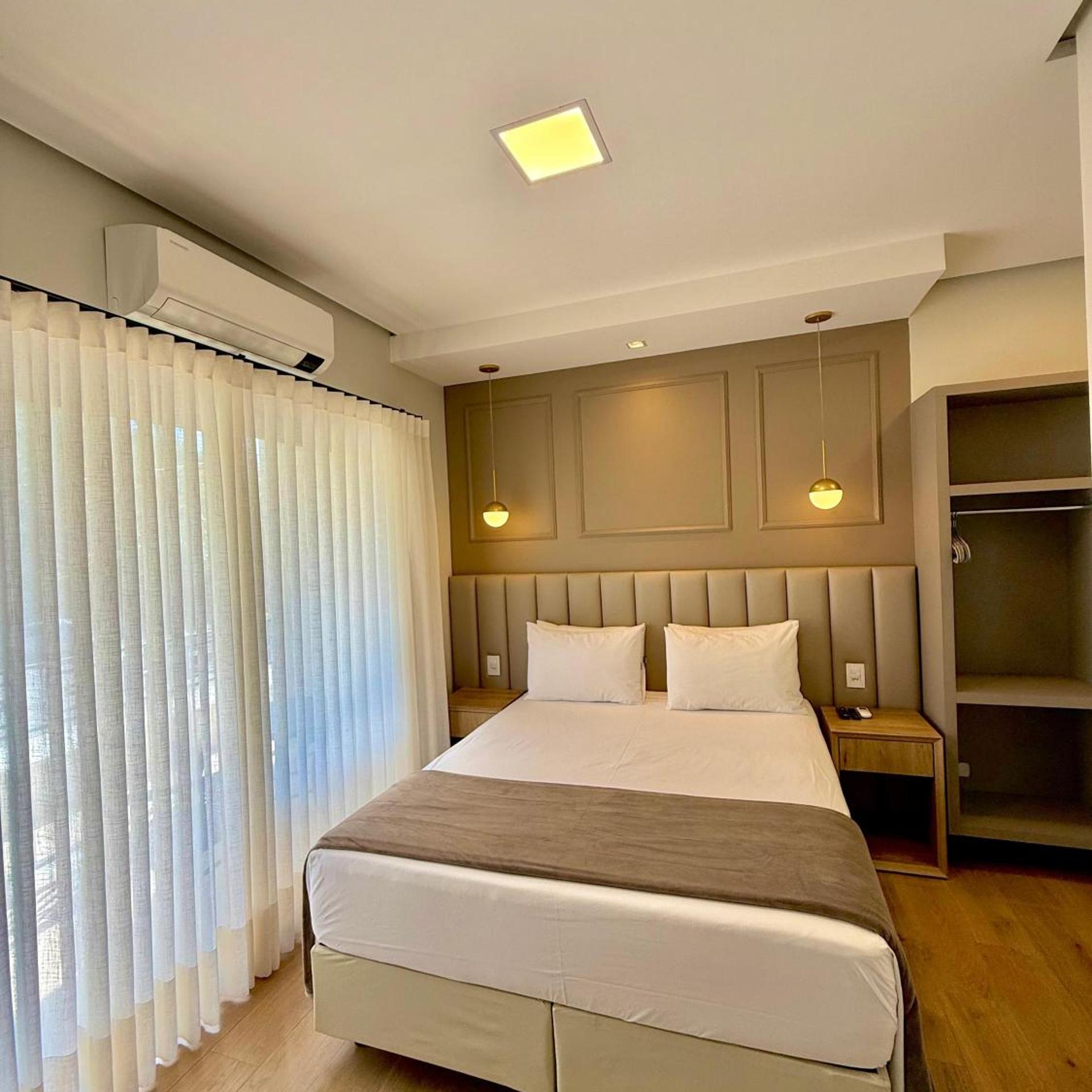Deluxe, Queen Bed