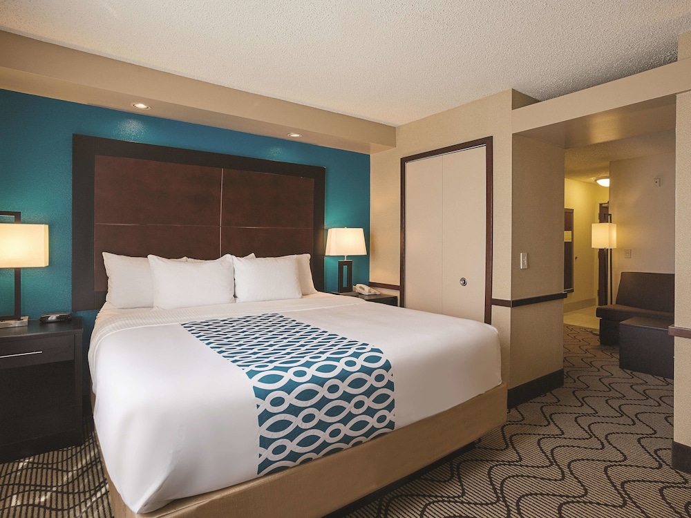 La Quinta Inn & Suites by Wyndham Central Point - Medford 14/48