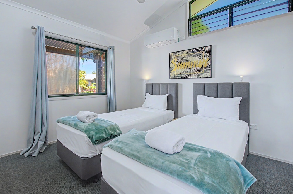 2 Bedrooms, Villa, 4 Beds