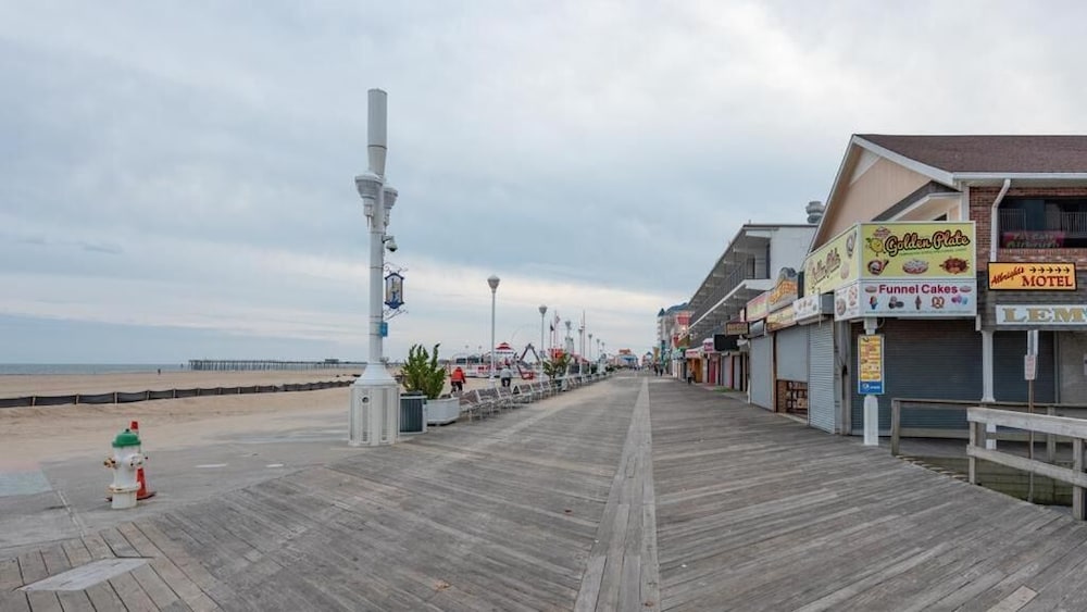 Boardwalk One 34/48