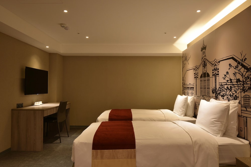 STANDARD, TWIN BEDS, NO WINDOW