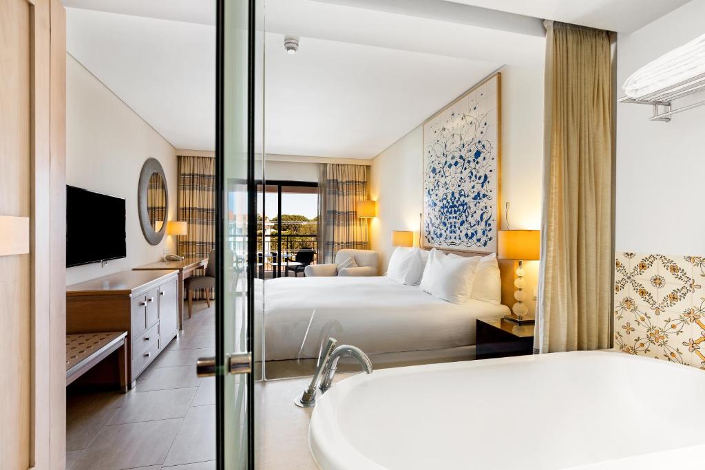 Deluxe, Double Bed, Golf Course View