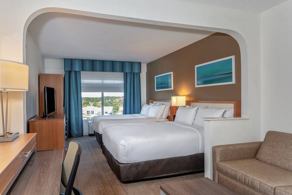 STANDARD, 2 QUEEN BEDS, LAKE VIEW