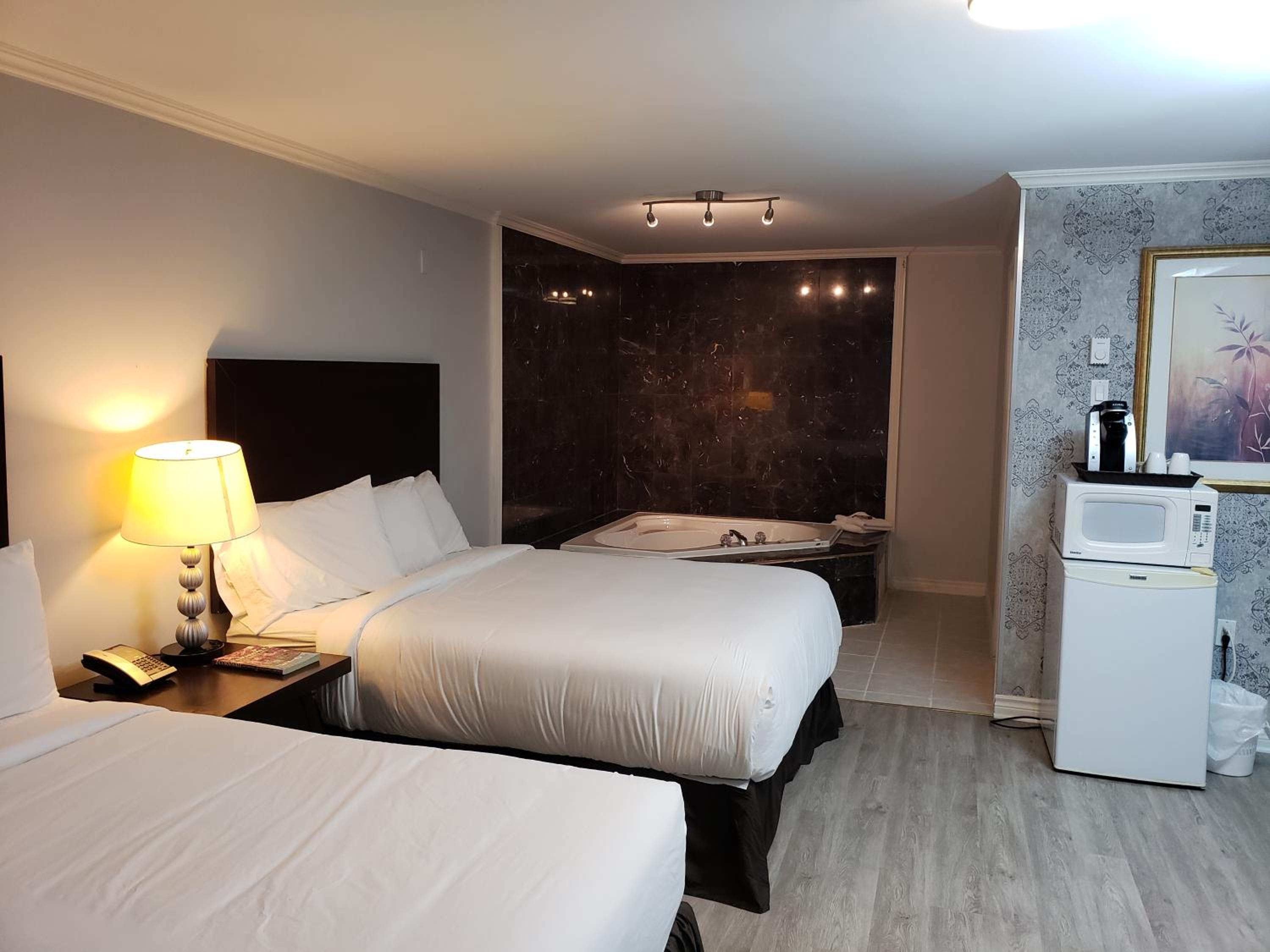 Regency Inn & Suites 19/33