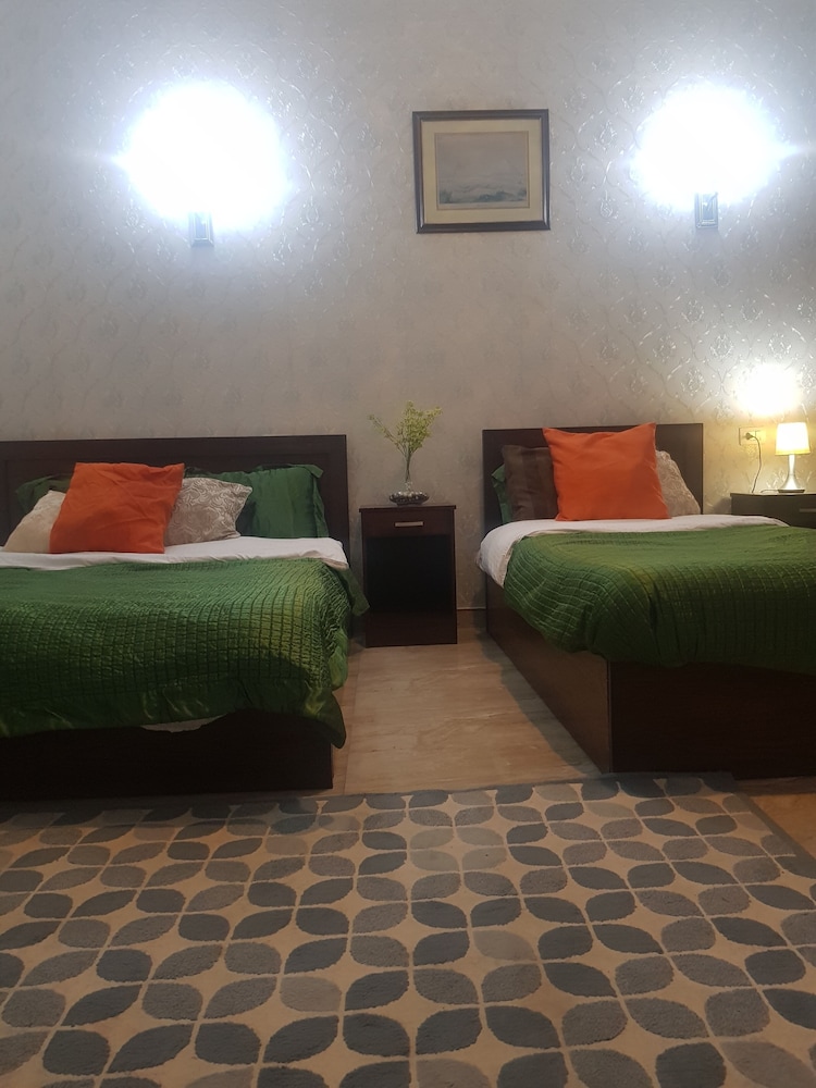 ROOM, TRIPLE