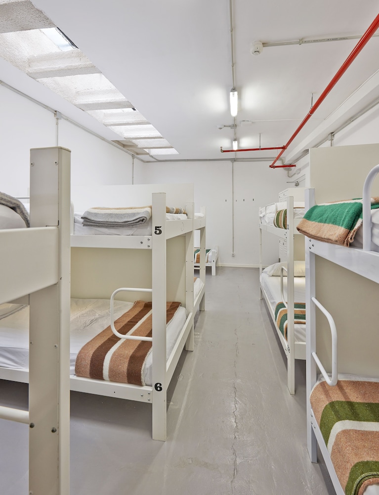 Hola Hostal Collblanc 11/22