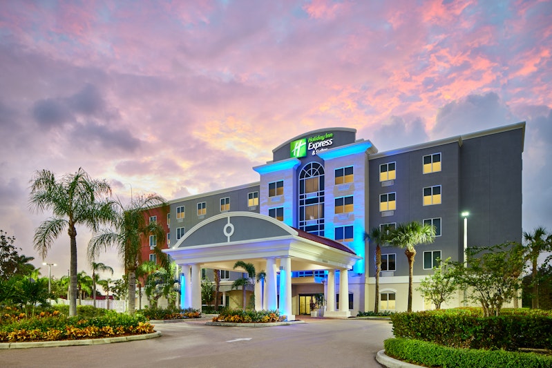 Holiday Inn Express and Suites Port St. Lucie West 6/50