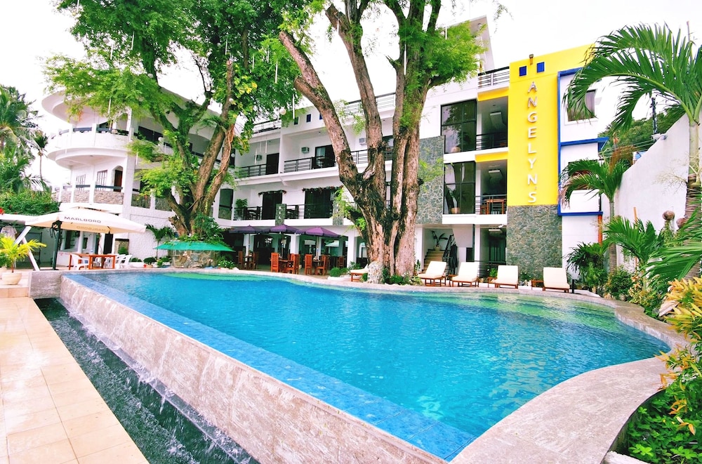 Angelyn S Dive Resort 25/29