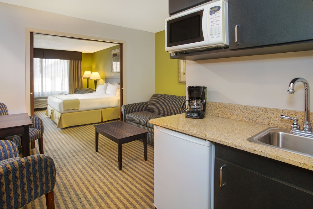 Holiday Inn Express Kalamazoo 46/47